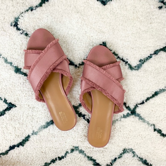 Mossimo Supply Co. Shoes - ✨5 FOR $25✨  Mossimo Supply Co Pink Slide sandals
